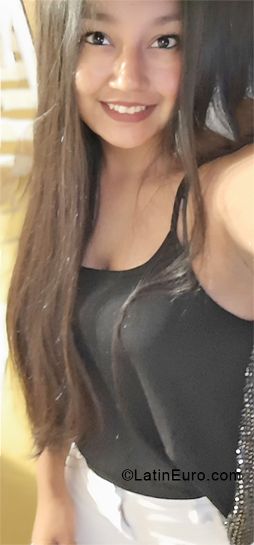 Date this sultry Argentina girl Gissel from Mendoza AR389