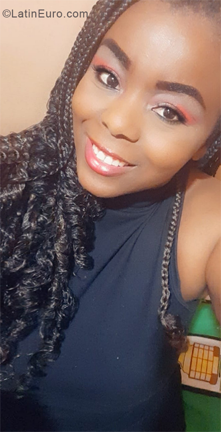 Date this voluptuous Colombia girl Claudia from Medellin CO27181