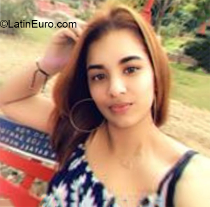 Date this happy Dominican Republic girl Aris from Santiago DO38021