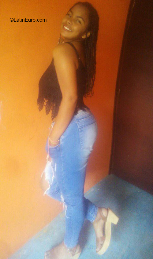 Date this athletic Colombia girl Shayia from Bogota CO27241