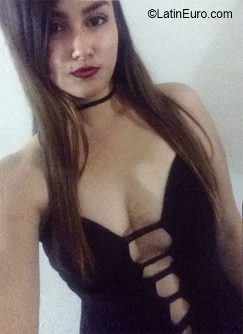 Date this charming Venezuela girl Allison from Maracaibo VE3271