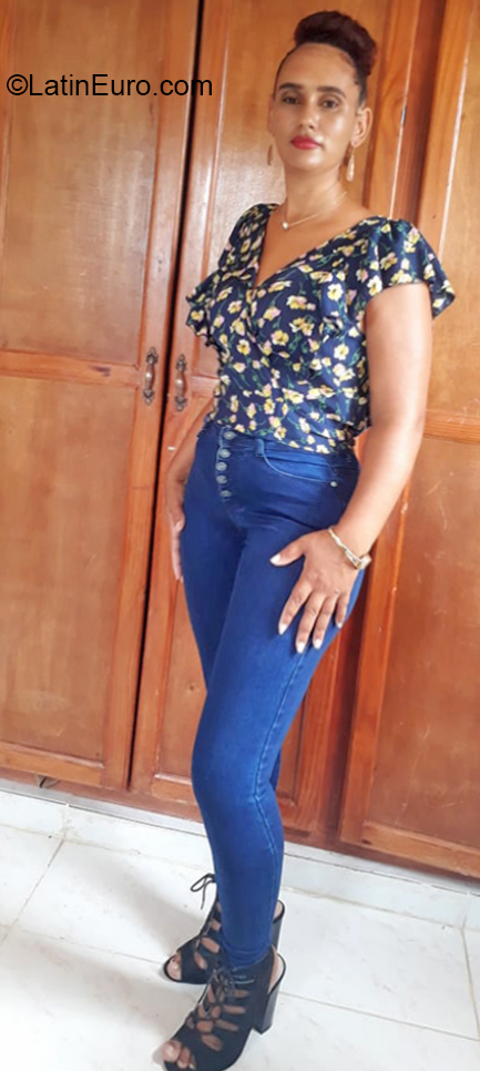 Date this passionate Colombia girl Wendy from Santo Domingo CO27273