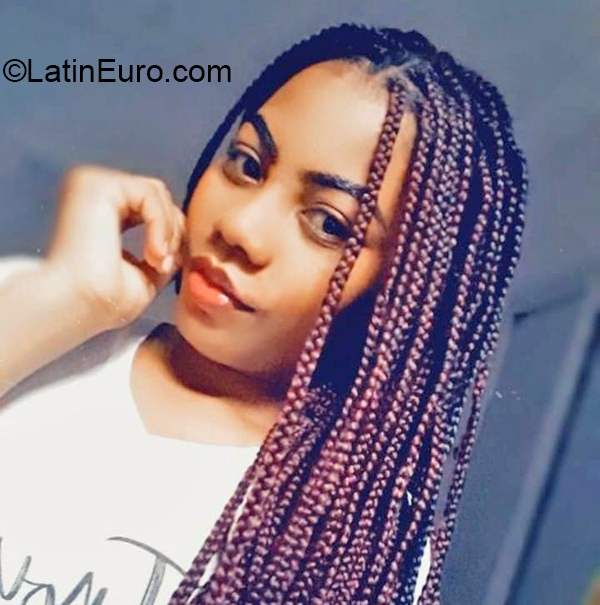 Date this voluptuous Colombia girl Darlin from Buenaventura CO27280