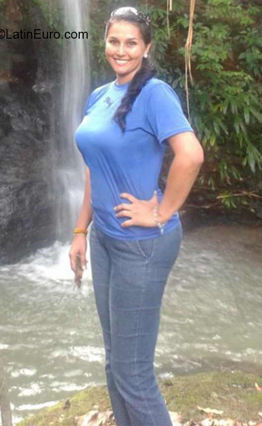 Date this hot Colombia girl Gabriela from Medellin CO27282