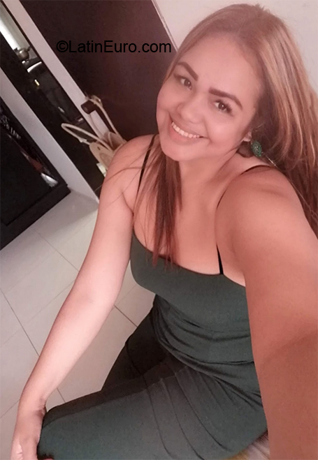 Date this good-looking Colombia girl Claudia from Barranquilla CO27287