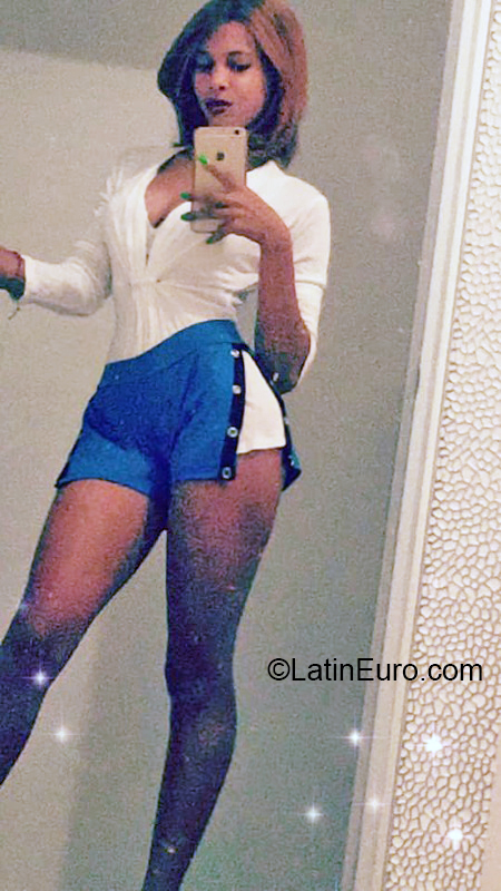 Date this hot Dominican Republic girl Yaniris from Santo Domingo DO38070