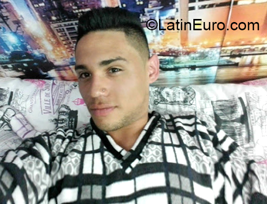 Date this athletic Colombia man Rayan from Bogota CO27312