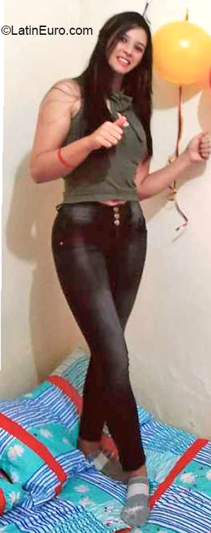 Date this athletic Colombia girl Caterin from Medellin CO27317