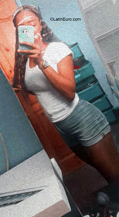 Date this athletic Dominican Republic girl Alexandra from Santo Domingo DO38091