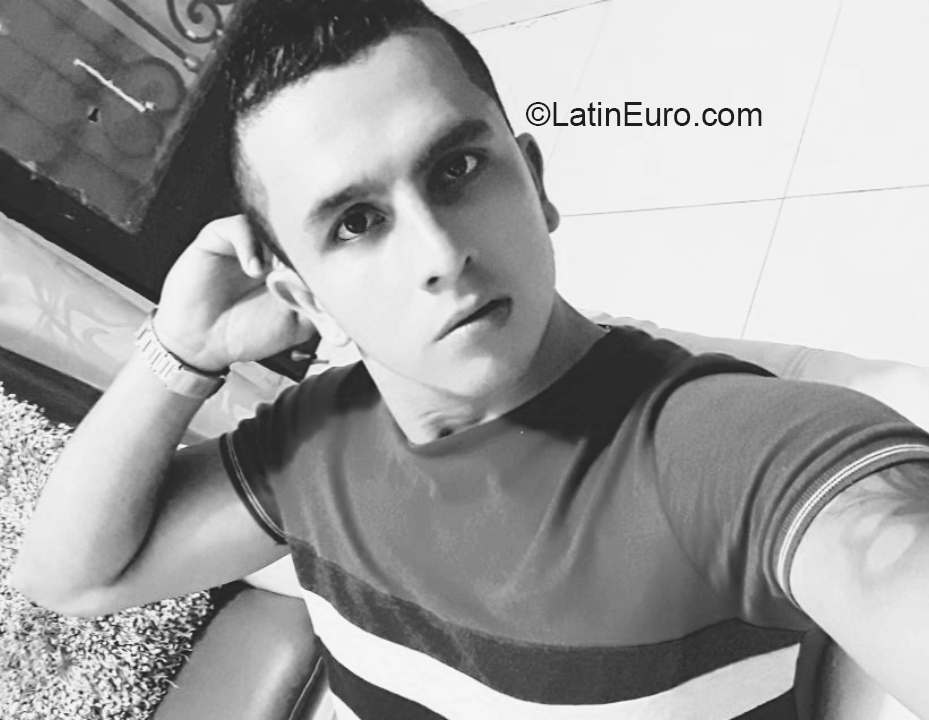 Date this cute Colombia man Victor from Bucaramanga CO27322