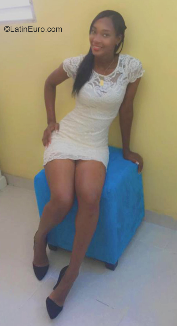 Date this delightful Dominican Republic girl Logi from Santo Domingo DO38110