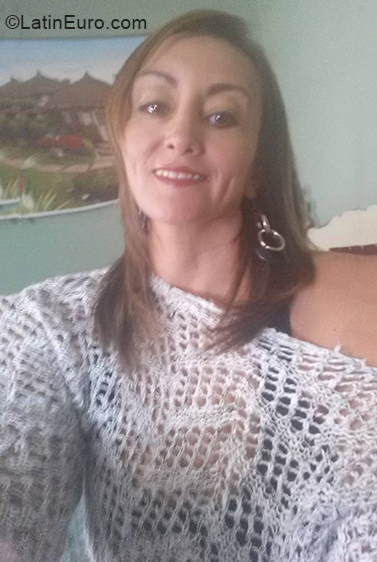 Date this attractive Ecuador girl Edith from Quito EC490