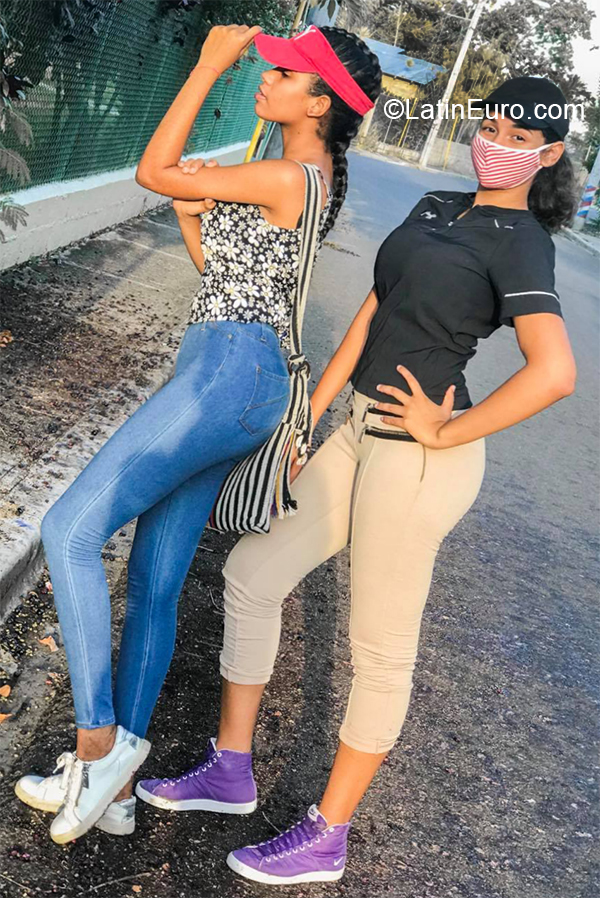 Date this exotic Dominican Republic girl Lisbet from Santiago DO38118