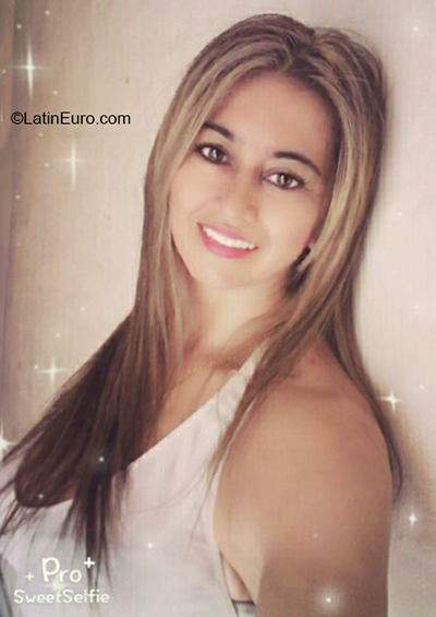 Date this hard body Colombia girl Miyelay from Cota CO27370