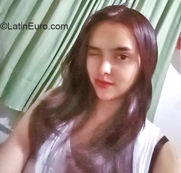 Date this delightful Colombia girl Daniela from Bogota CO27379