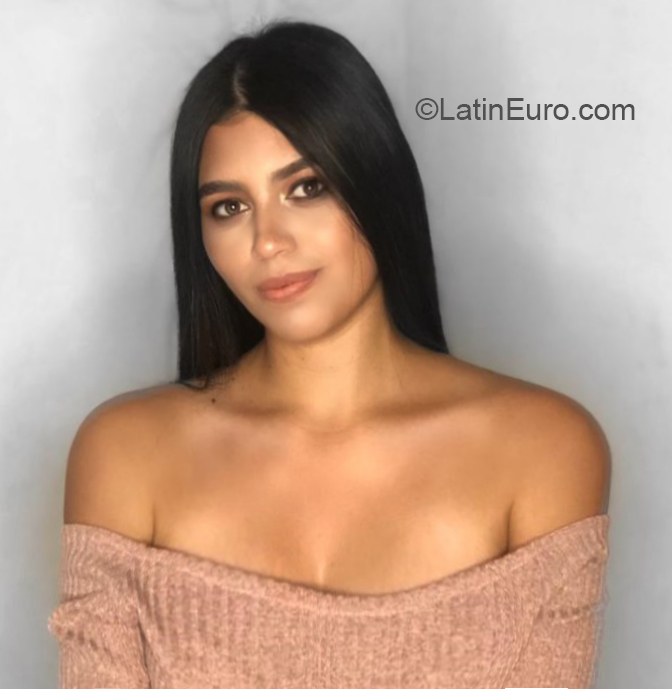 Date this sultry Venezuela girl Daniela from Trujillo VE3209