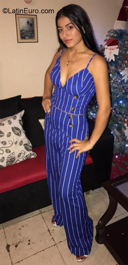 Date this happy Colombia girl Vanessa from Buenaventura Valle CO27478