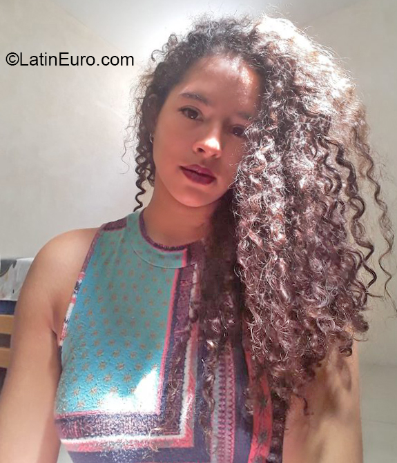 Date this attractive Ecuador girl Genesis from Guayaquil EC693