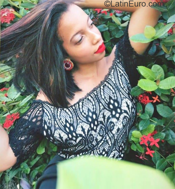 Date this sultry Dominican Republic girl Indhira from Sabana de la mar DO38264