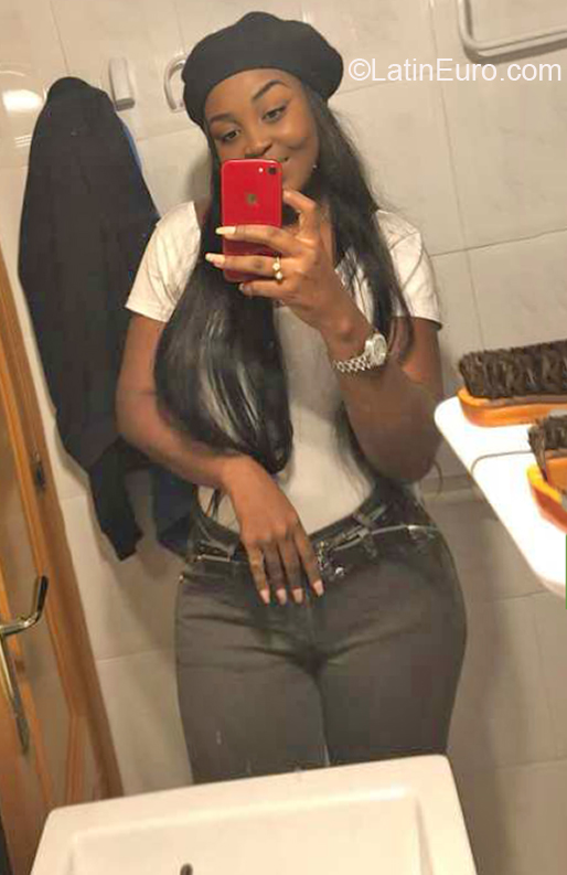 Date this athletic Colombia girl Rosher from Barcelona CO27557
