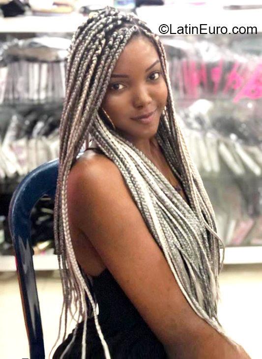 Date this sultry Colombia girl Cateleyia from Cali CO27594