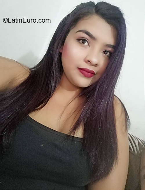 Date this gorgeous Colombia girl Andrea from Medellin CO27652