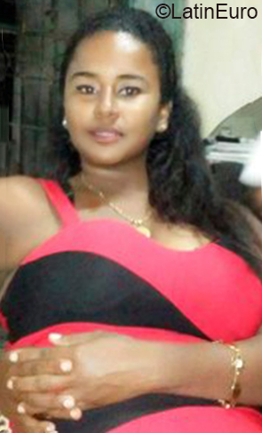 Date this nice looking Cuba girl Alexandra from Havana CU693