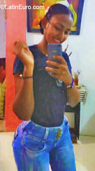 Date this good-looking Colombia girl Camille from Cartagena CO27755