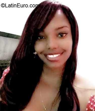 Date this happy Colombia girl Luz Mar from Cali CO27845