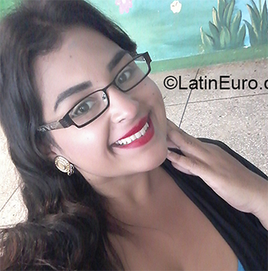Date this pretty Venezuela girl Meleidi from Barquisimeto VE3309