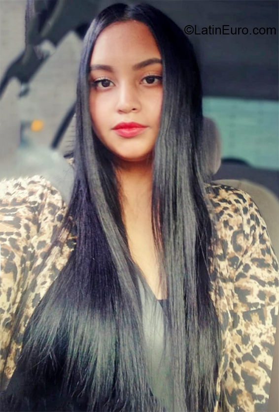 Date this charming Colombia girl Ana from Medellin CO27891