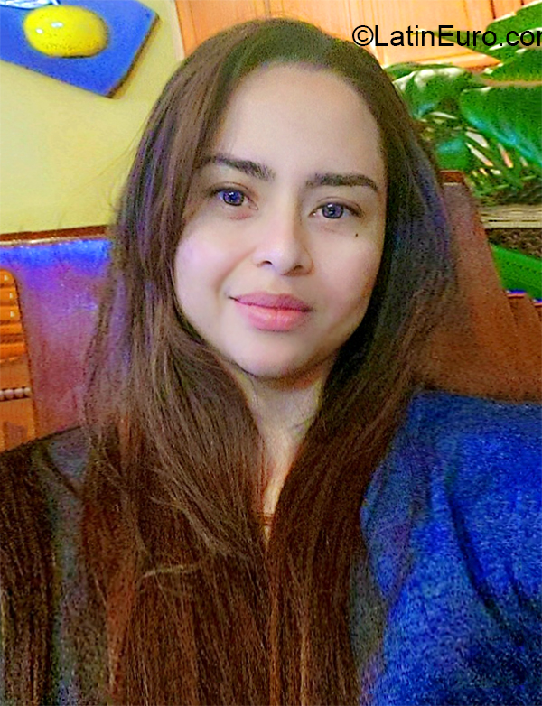 Date this tall Colombia girl Rubi from Pasto CO27894