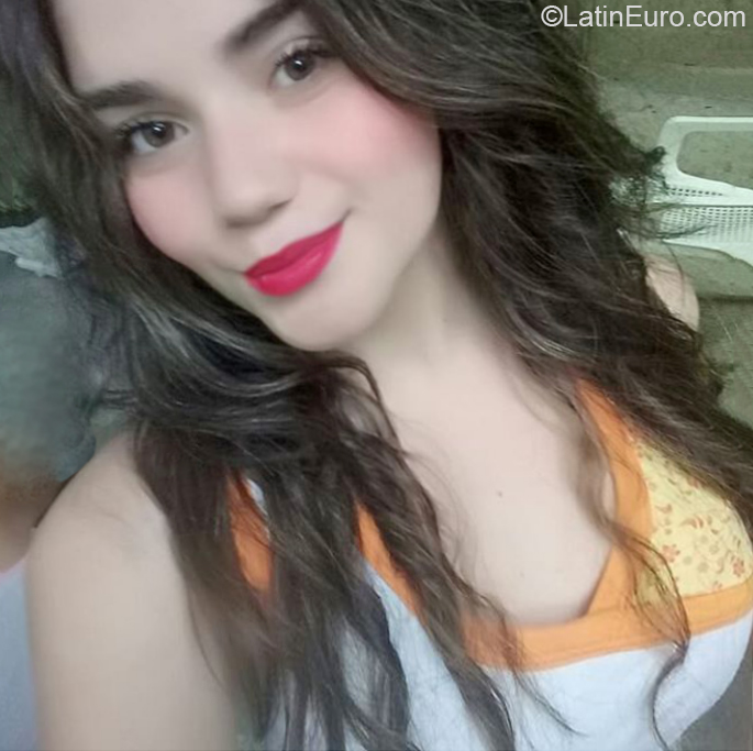 Date this happy Venezuela girl Yasmin from Trujillo VE3313