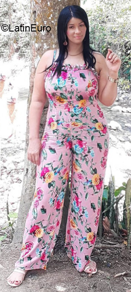 Date this athletic Dominican Republic girl MARITZA from Santo Domingo DO38425