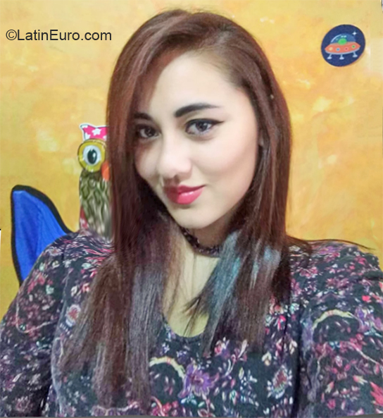 Date this voluptuous Colombia girl Jennifer from Bogota CO27948