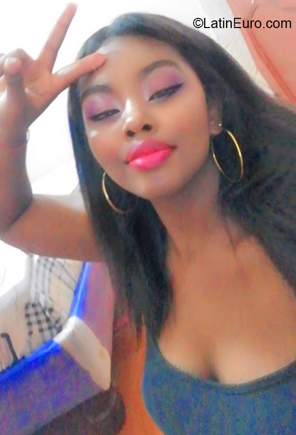 Date this hot Colombia girl Angela from Ibaque CO27956