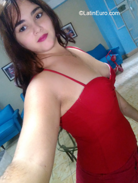 Date this charming Cuba girl Camila from Havana CU705