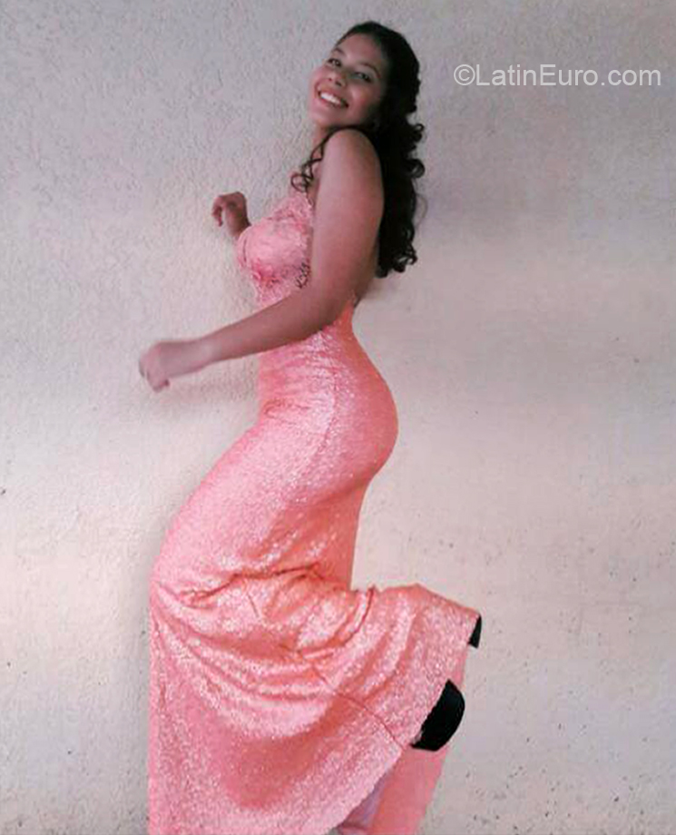 Date this sensual Argentina girl Angeles from San juan AR465