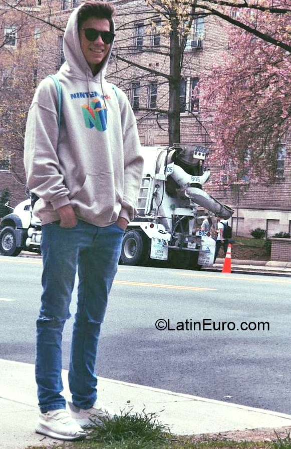 Date this beautiful Costa Rica man Daniel from San Jose CR404