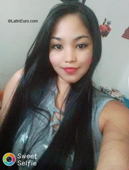 Date this good-looking Colombia girl Julieth from Medellin CO33650