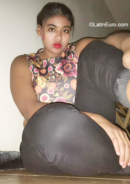 Date this young Colombia girl Camila from Bogota CO28029
