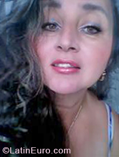 Date this nice looking Colombia girl Maria from Cali CO28171