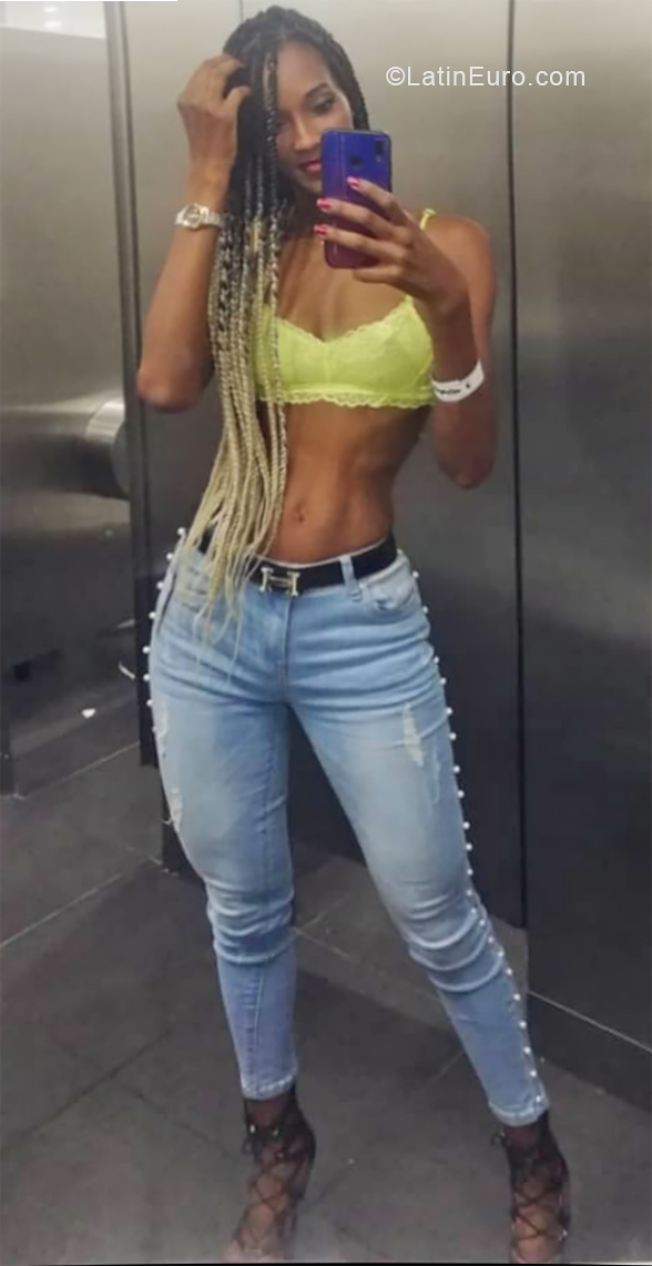 Date this gorgeous Colombia girl Vane from Bogota CO28182