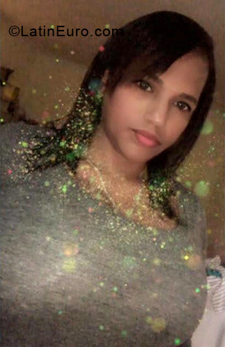 Date this georgeous Dominican Republic girl Brigi from Santo Domingo DO38544