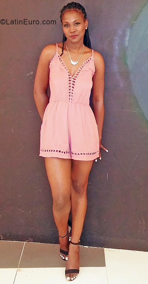 Date this hard body Dominican Republic girl Claudia from La Romana DO38560