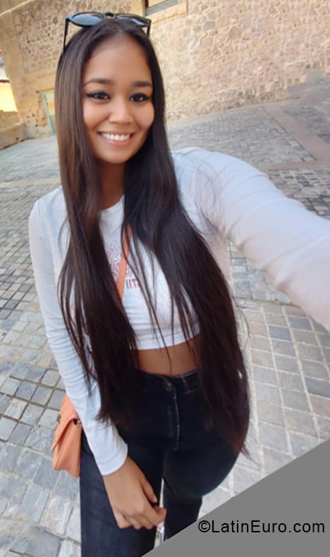 Date this tall Spain girl Nasly from Murcia ES526
