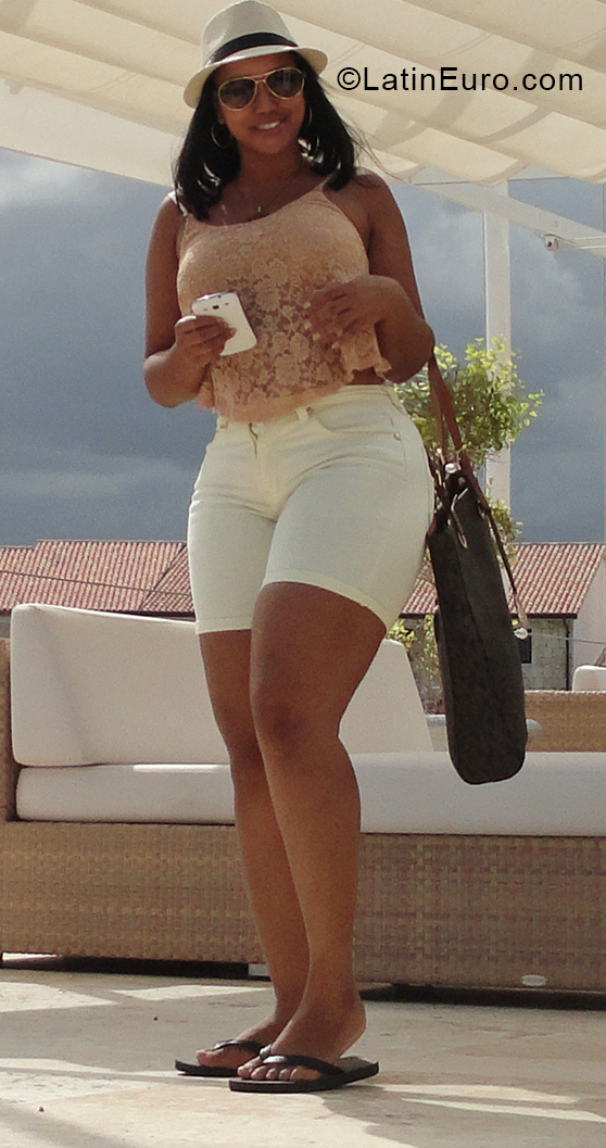 Date this gorgeous Dominican Republic girl Yen from Santo Domingo DO38573