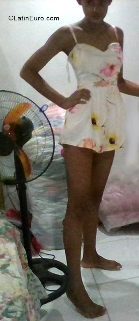 Date this funny Dominican Republic girl Escarlett from Santo Domingo DO38616