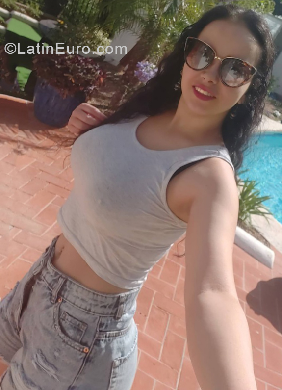 Date this attractive Colombia girl Lizz from Pereira CO28324