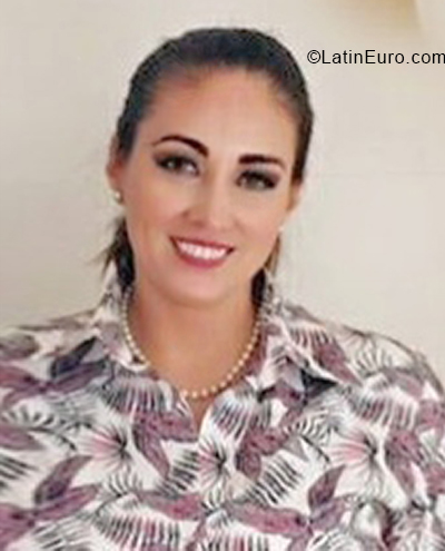 Date this stunning Colombia girl Lili from Ibaque CO28339